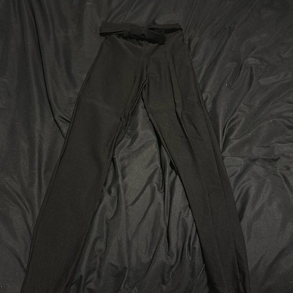 How tye black skinny pants